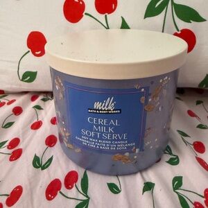 Bath & Body Works Cereal Milk Soft Serve Candle - Blue and White